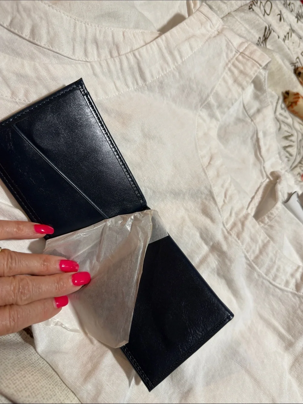 New Men's Navy Leather Wallet -Style ID front, cash middle & 6 credit card slots